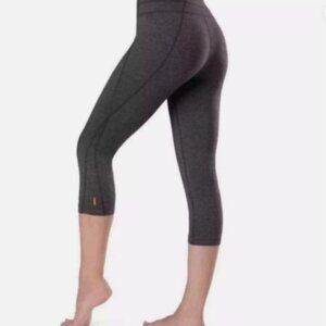 Lucy Powermax Hatha Collection BUNDLE of 2 Capri Leggings Black and Gray Size M